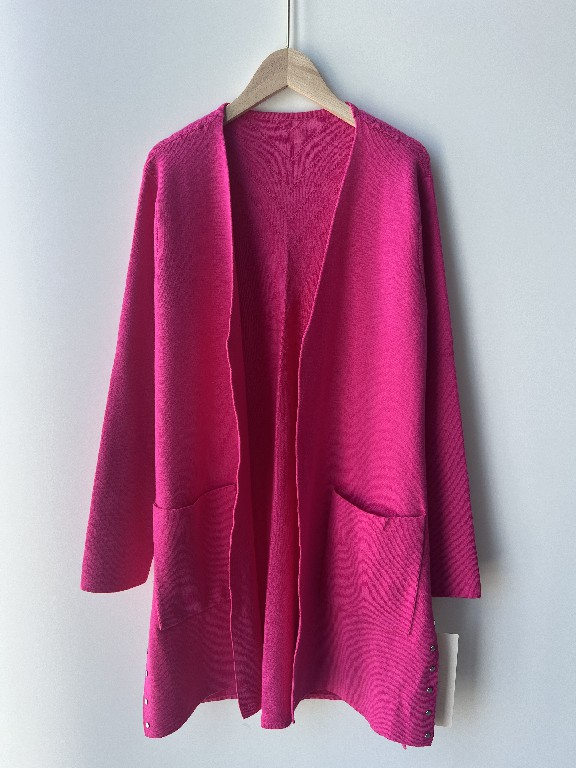 Onko lasten sarjakuvakarhujen pitkähihaisten villaneuletakkien laatu hyvää? Mikä villapaidan kangas on parempi?