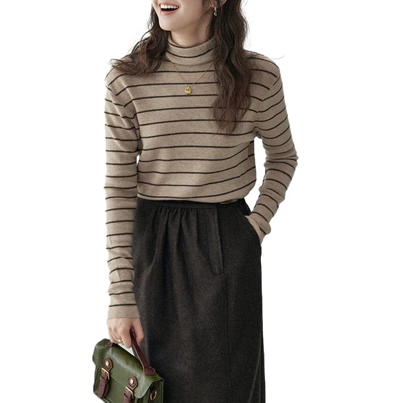Turtleneck pullover raidallinen pusero